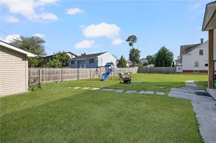 54 Balckburn Ave, Warwick, RI 02886 - Photo 5