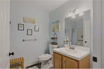 231 Maple Avenue #201, Newport, RI 02840 - Photo 9