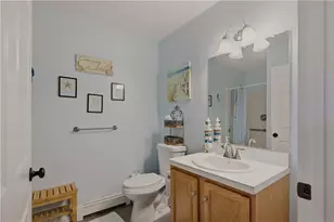 231 Maple Ave, Newport, RI 02840 - Photo 9