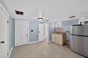 33 Pekin St, Providence, RI 02908 - Photo 15