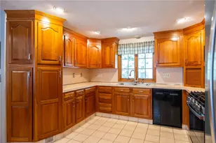 14 Sutton St, Smithfield, RI 02828 - Photo 11