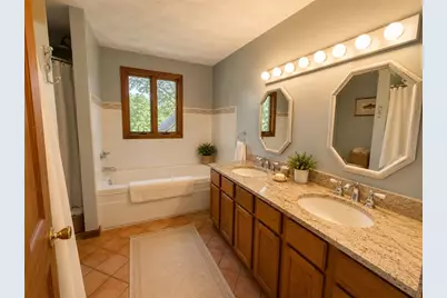 027 Sunset Hill Avenue, Portsmouth, RI 02872 - Photo 13