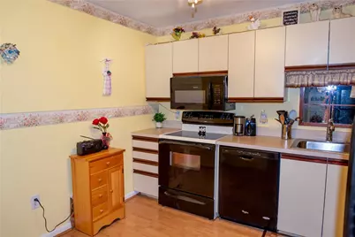 185 Manville Hill Rd Road #506, Cumberland, RI 02864 - Photo 9