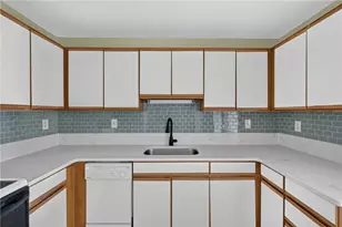 728 Beverage Hill Ave, Pawtucket, RI 02861 - Photo 5