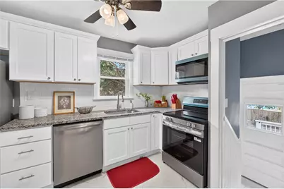 31 Elton Avenue, Warwick, RI 02889 - Photo 11