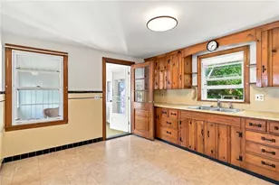 12 Rollins Rd, Warwick, RI 02889 - Photo 7