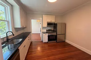 7 Caswell St, Newport, RI 02840 - Photo 5