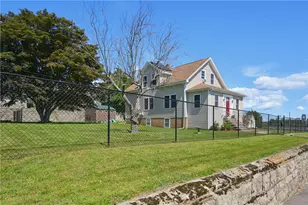 40 Walnut St, Tiverton, RI 02878 - Photo 3