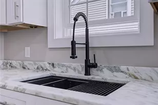 86 Lynch St, Providence, RI 02908 - Photo 5