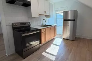 36 Pine St, Pawtucket, RI 02860 - Photo 3