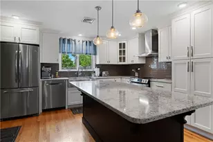 6 Varnum Ave, Bristol, RI 02809 - Photo 3
