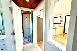 35 Island Ave, Portsmouth, RI 02871 - Photo 9