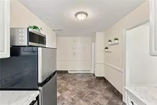 7 North Ave, Providence, RI 02906 - Photo 9