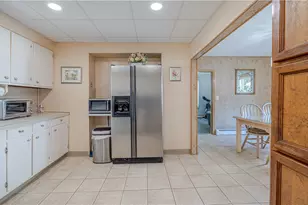 737 Putnam Pike, Smithfield, RI 02828 - Photo 13