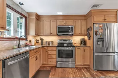 139 Ray Avenue, Woonsocket, RI 02895 - Photo 11