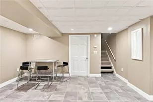 109 Wyndham Ave, Providence, RI 02908 - Photo 31