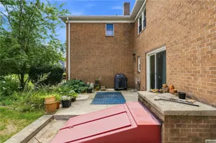 109 Wyndham Ave, Providence, RI 02908 - Photo 35