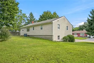 63 Bourbon St, Portsmouth, RI 02871 - Photo 5