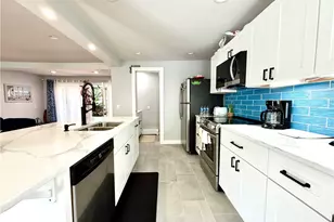22 Dixon St, Newport, RI 02840 - Photo 3