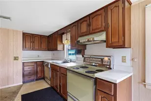 1639 S County Trl, East Greenwich, RI 02818 - Photo 13