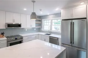 118 Ruggles Ave, Newport, RI 02840 - Photo 15