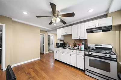 8 Thomas Avenue, Pawtucket, RI 02860 - Photo 5