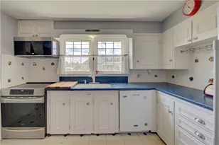 343 Turner Rd, Middletown, RI 02842 - Photo 3