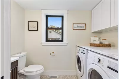 540 Middle Highway, Barrington, RI 02806 - Photo 13
