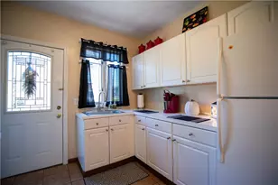 21 Madison St, Warwick, RI 02888 - Photo 3