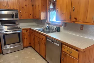 12 Greenway Dr, Bristol, RI 02809 - Photo 3