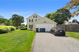 27 Merry Mount Dr, Warwick, RI 02888 - Photo 3