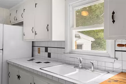 108 Longfellow Drive, Warwick, RI 02818 - Photo 9