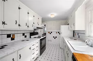 108 Longfellow Dr, Warwick, RI 02818 - Photo 7