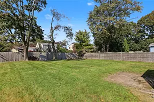 18 Townsend Dr, Barrington, RI 02806 - Photo 3