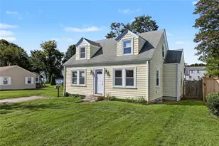 18 Townsend Dr, Barrington, RI 02806 - Photo 1