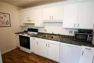 23 Village Ct, West Warwick, RI 02893 - Photo 3
