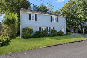 29 Sherwood Rd, Middletown, RI 02842 - Photo 1