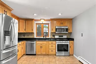 18 Clark Ave, Pawtucket, RI 02860 - Photo 11