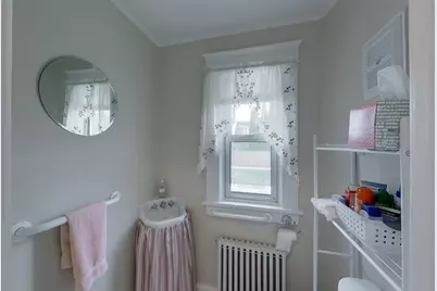 94 Eustis Avenue, Newport, RI 02840 - Photo 9