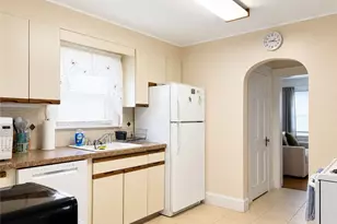 94 Eustis Ave, Newport, RI 02840 - Photo 7