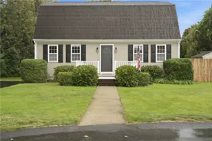 9 Mallory Ct, Bristol, RI 02809 - Photo 1