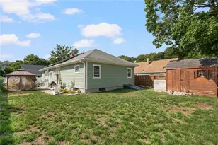 22 Lake Ave, Barrington, RI 02806 - Photo 3