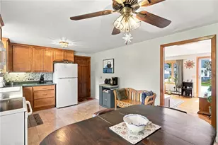10 Grant St, West Warwick, RI 02893 - Photo 17