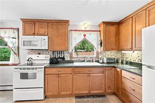 10 Grant St, West Warwick, RI 02893 - Photo 15