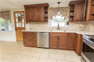 499 Squantum Dr, Warwick, RI 02888 - Photo 3