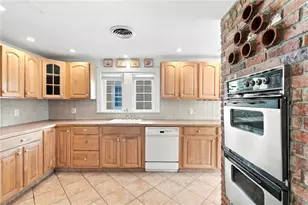 77 Ausdale Rd, Cranston, RI 02910 - Photo 13