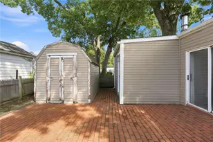 77 Ausdale Rd, Cranston, RI 02910 - Photo 33