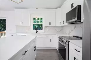 18 Pleasant View Ave, Johnston, RI 02919 - Photo 11
