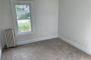 32 Sisson St, Pawtucket, RI 02860 - Photo 17