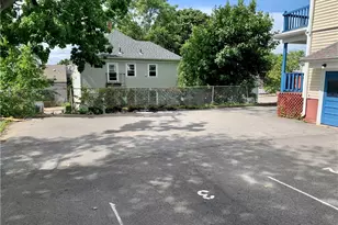 32 Sisson St, Pawtucket, RI 02860 - Photo 5